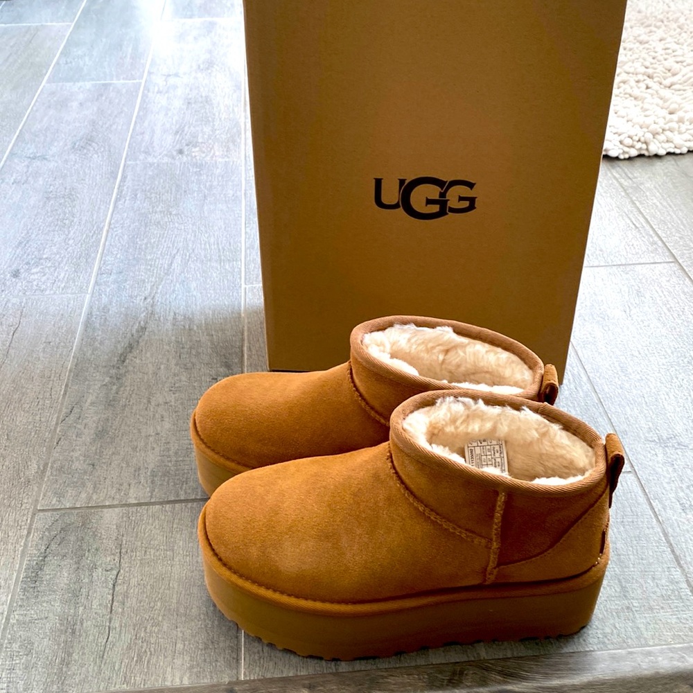 Uggs classic ultra mini platform size 6